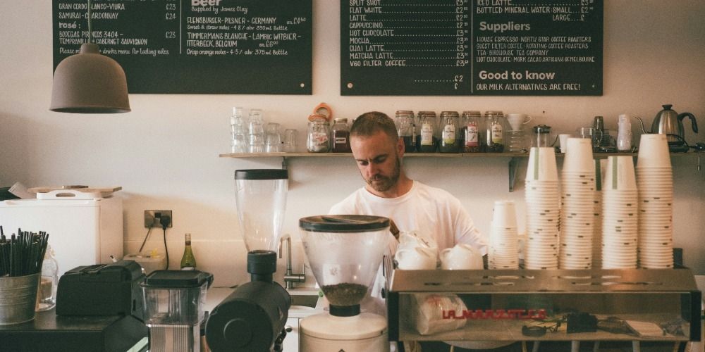 Man preparing coffee in a cafe